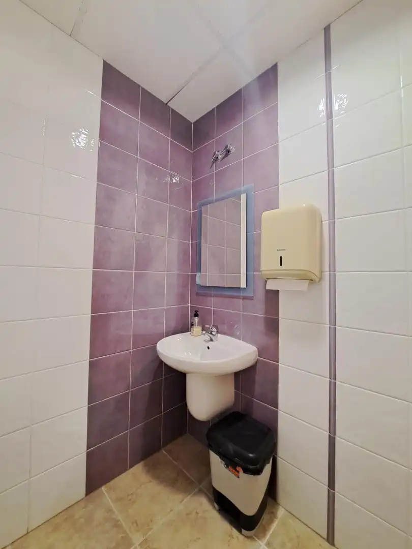 Bany de Local en venda en Requena amb Aire condicionat