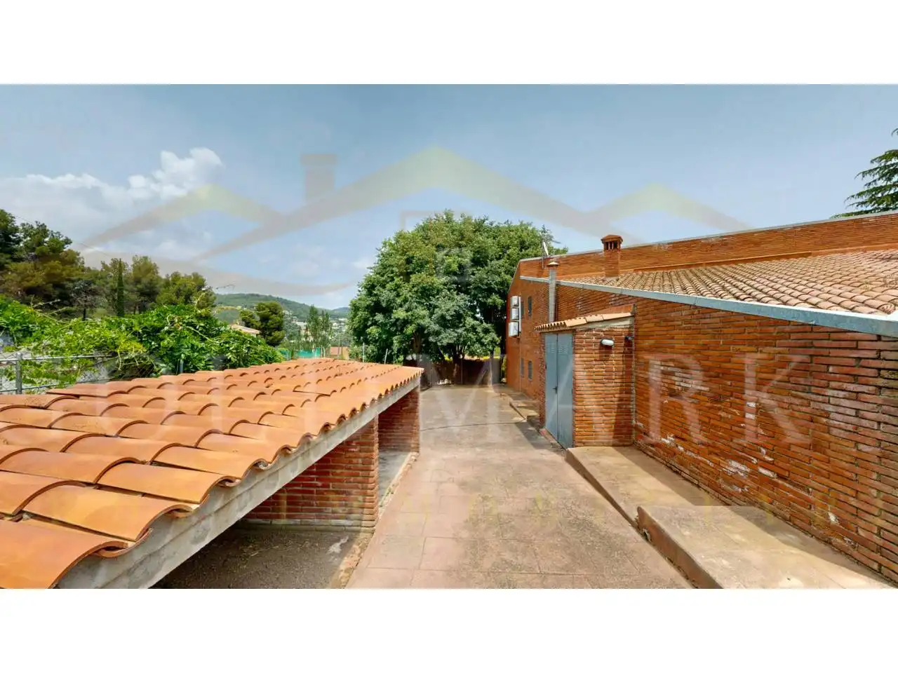 Vista exterior de Casa o xalet en venda en Corbera de Llobregat amb Aire condicionat, Calefacció i Jardí privat