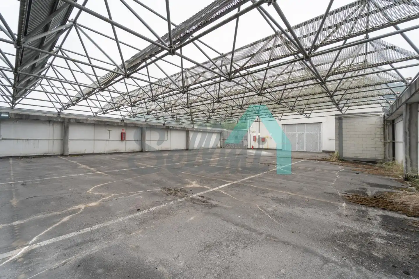 Parking de Nave industrial en venta en Oviedo 
