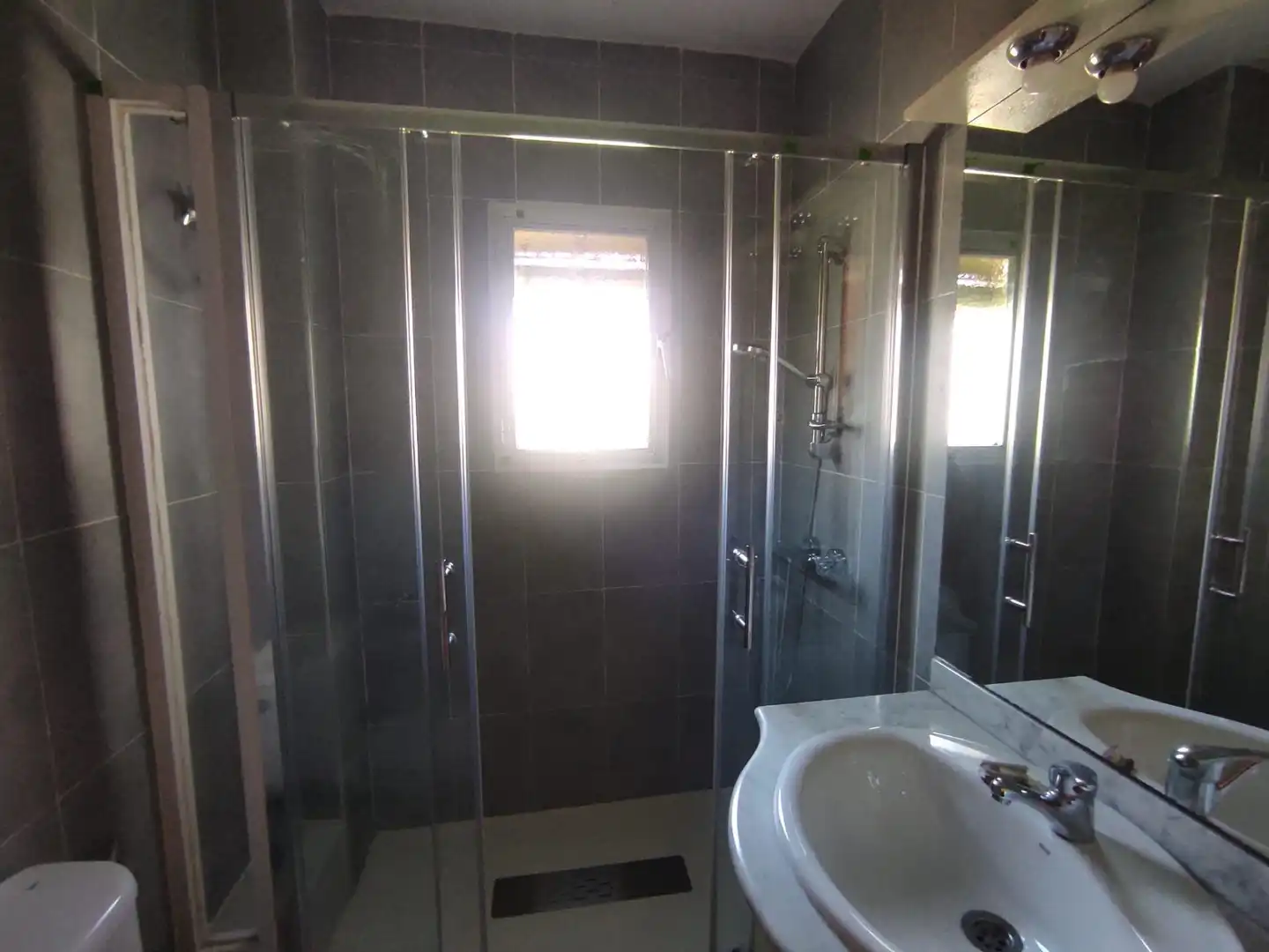 Baño de Piso en venta en Madrid con Aire acondicionado, Calefacción y Jardín privado