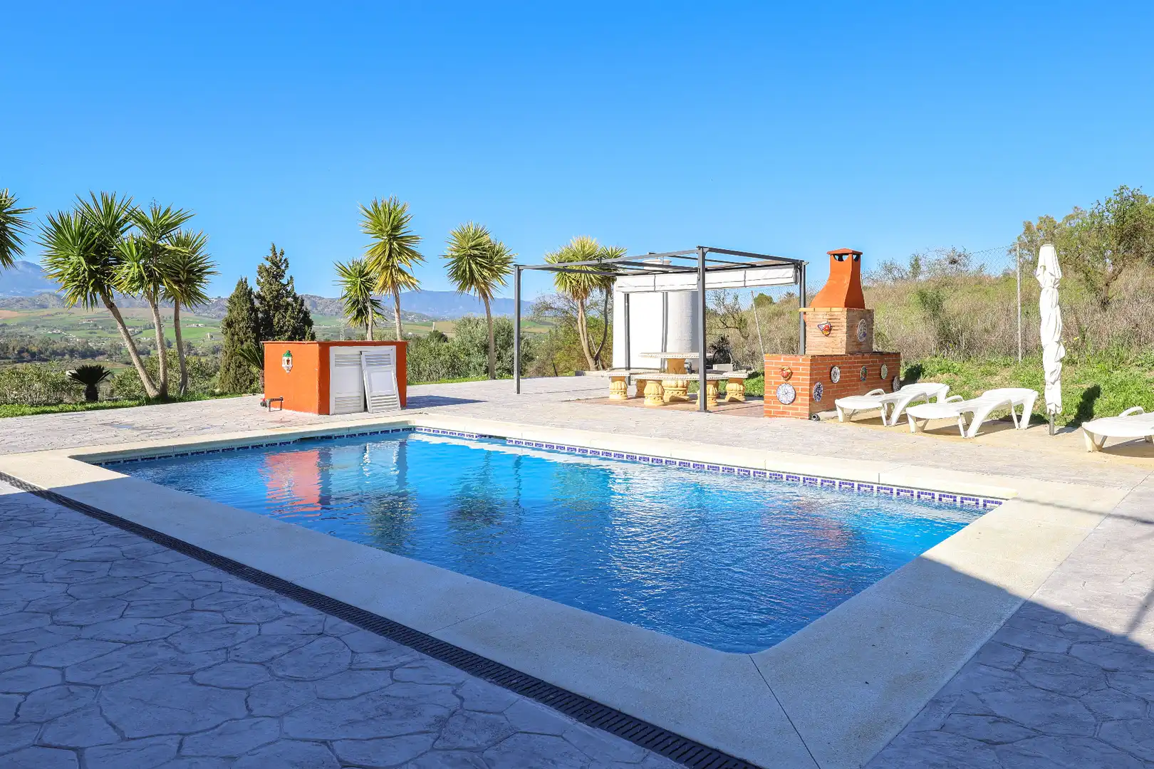 Schwimmbecken von Haus oder Chalet zum Verkauf in Coín mit Klimaanlage, Privatgarten und Schwimmbad