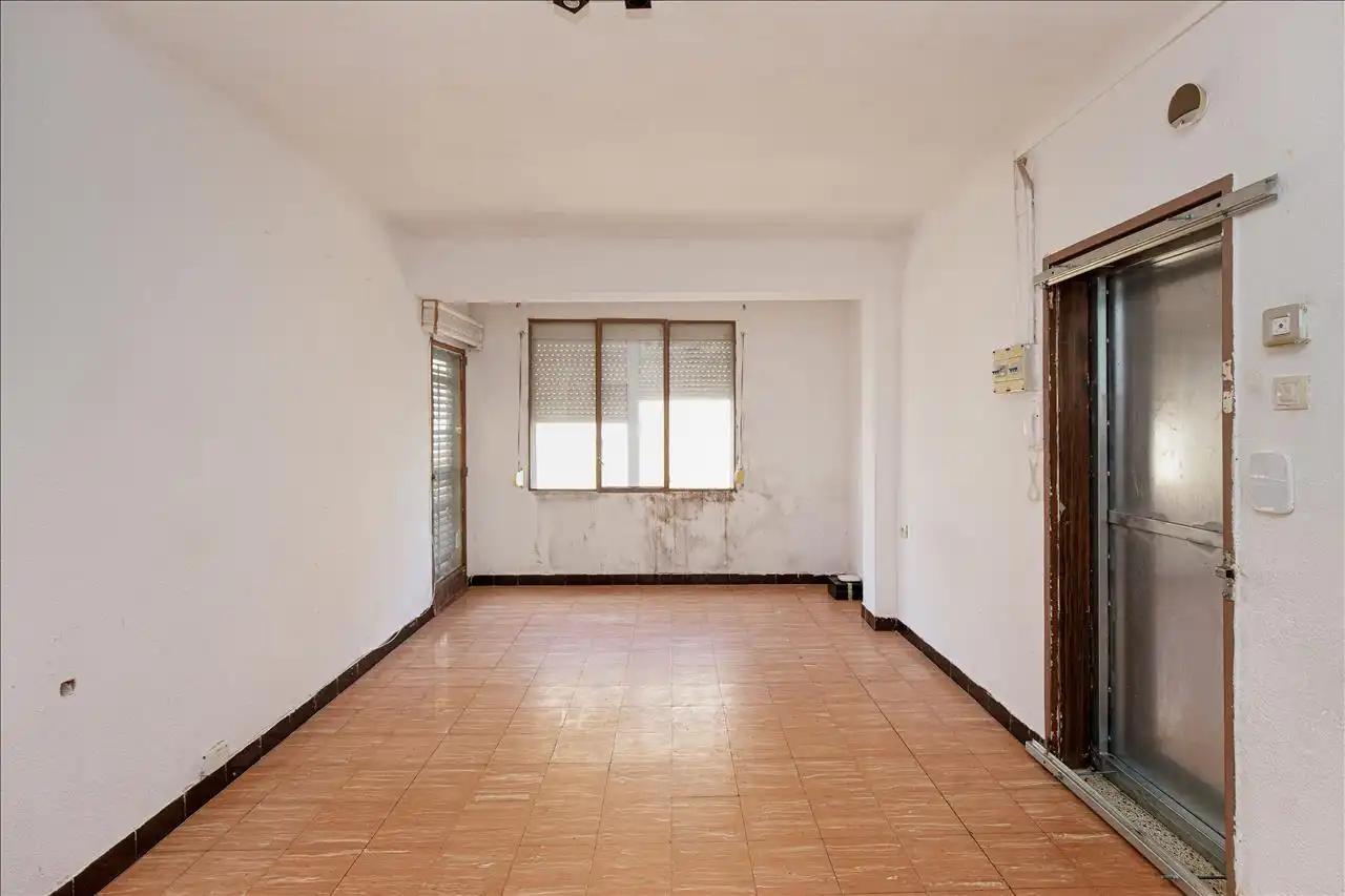 Wohnung zum Verkauf in Salt mit Terrasse