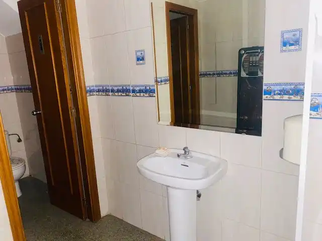 Baño de Local en venta en Ripollet con Aire acondicionado