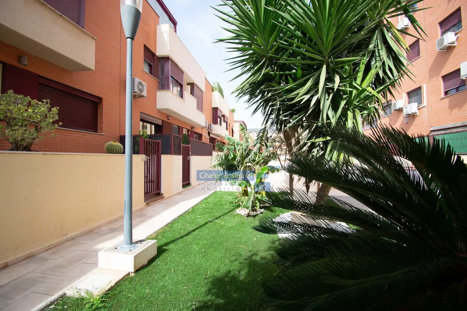 Jardín de Casa adosada en venta en Sagunto / Sagunt con Terraza y Balcón