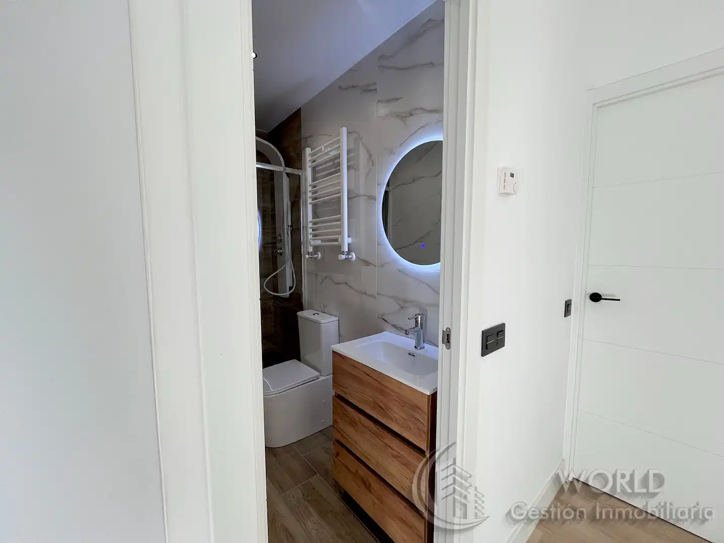 Badezimmer von Wohnung zum Verkauf in Madrid mit Klimaanlage, Heizung und Möbliert