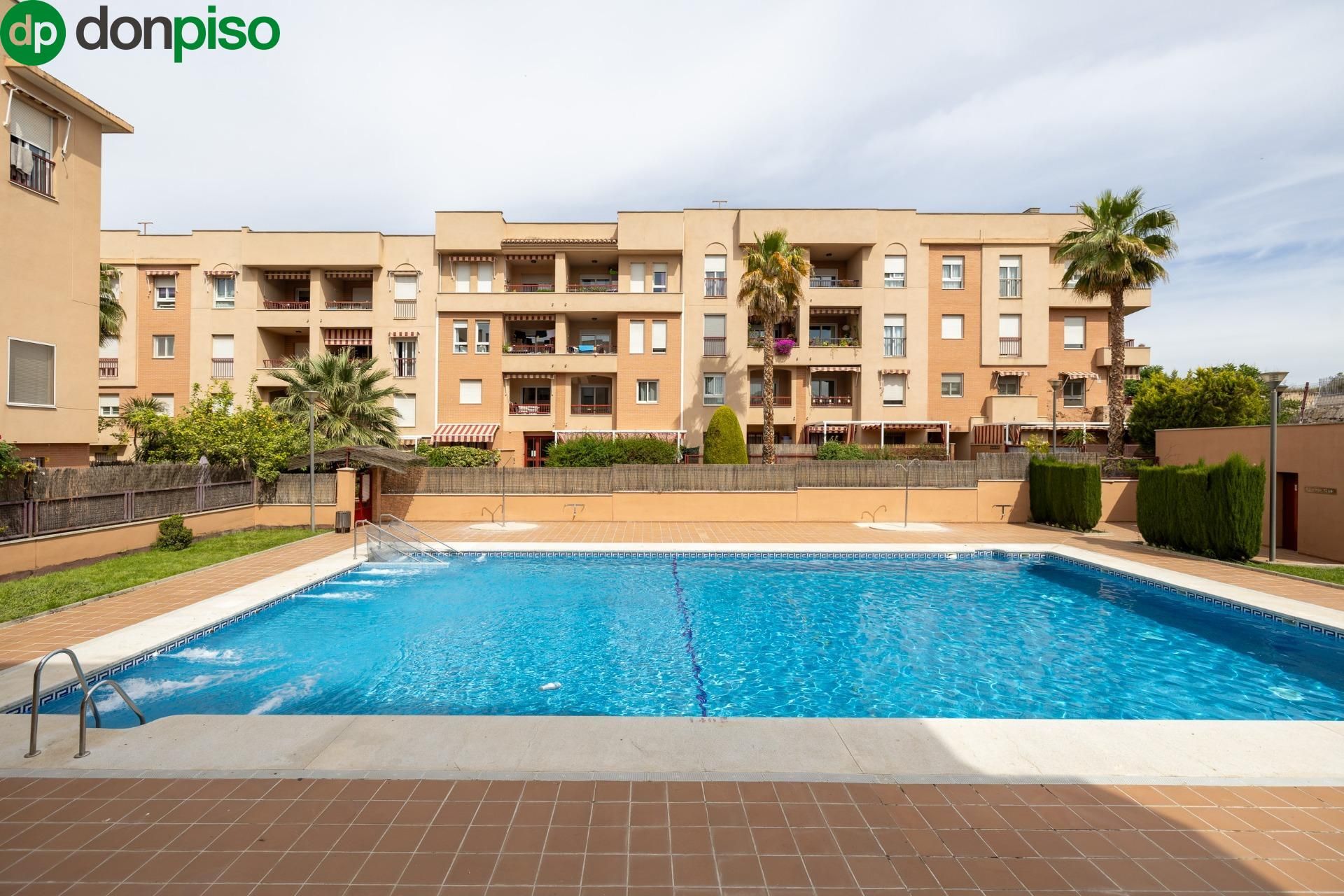Swimming pool of Flat for sale in  Granada Capital  with Air Conditioner, Heating and Private garden
