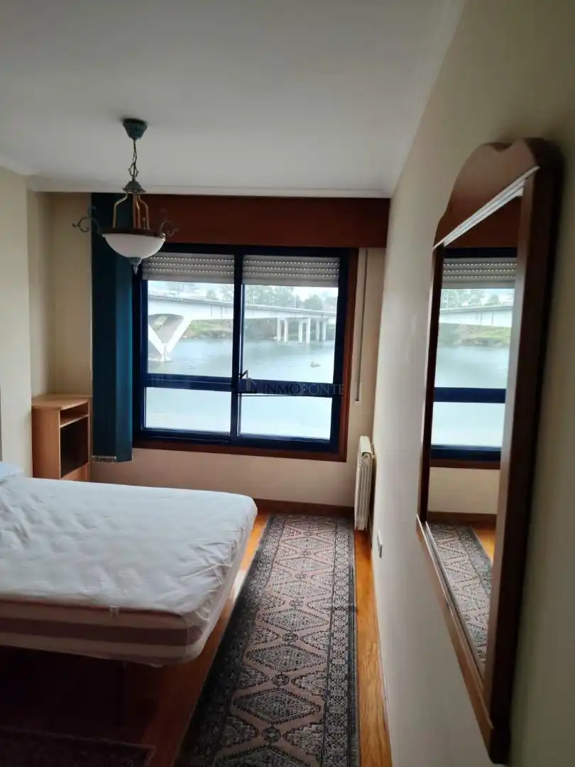 Schlafzimmer von Wohnung zur Miete in Pontevedra Capital  mit Heizung, Parkett und Terrasse