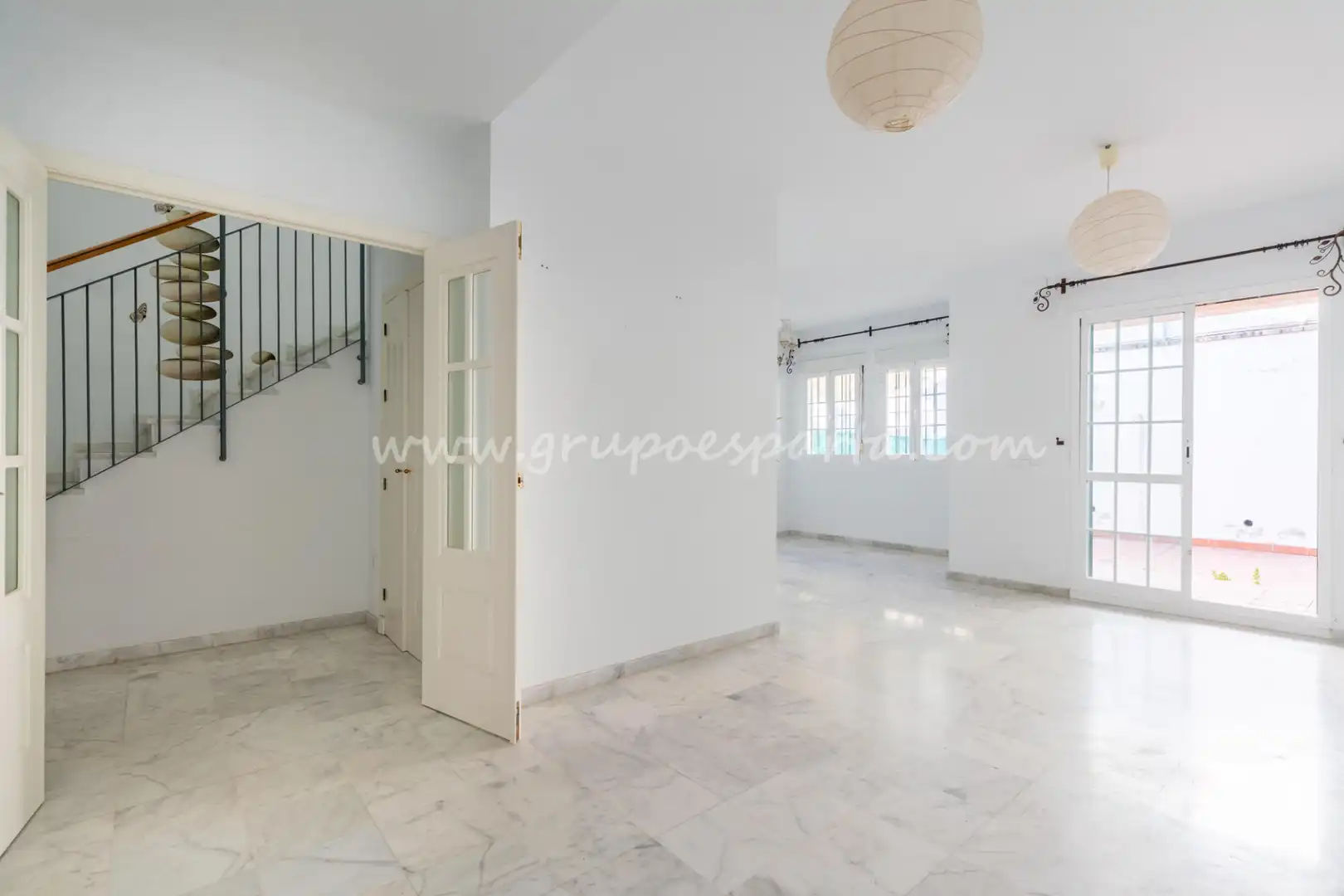 Detached homes for sale in Espartinas  with Air Conditioner, Heating and Oven