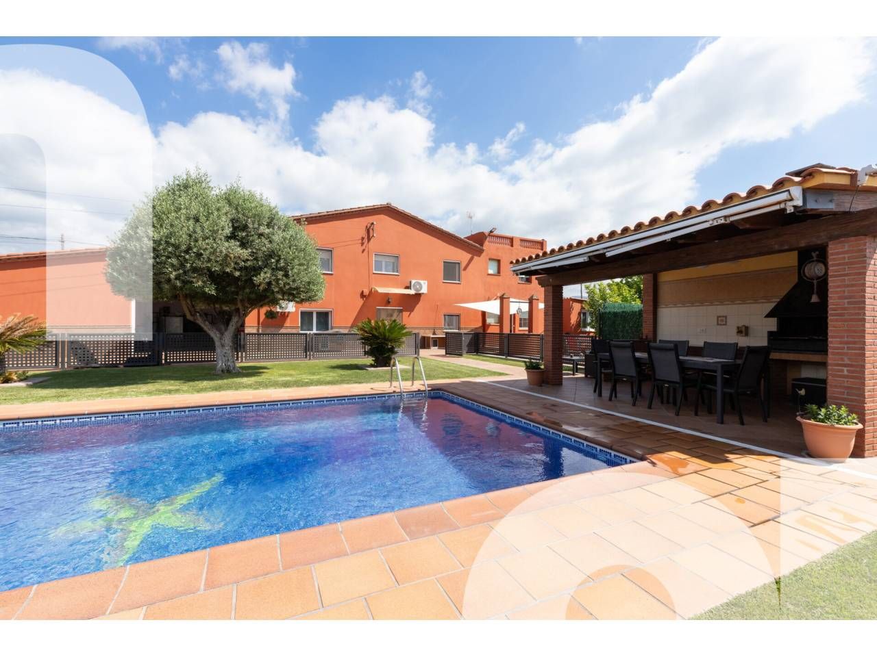 Piscina de Finca rústica en venda en Les Franqueses del Vallès amb Aire condicionat, Calefacció i Jardí privat