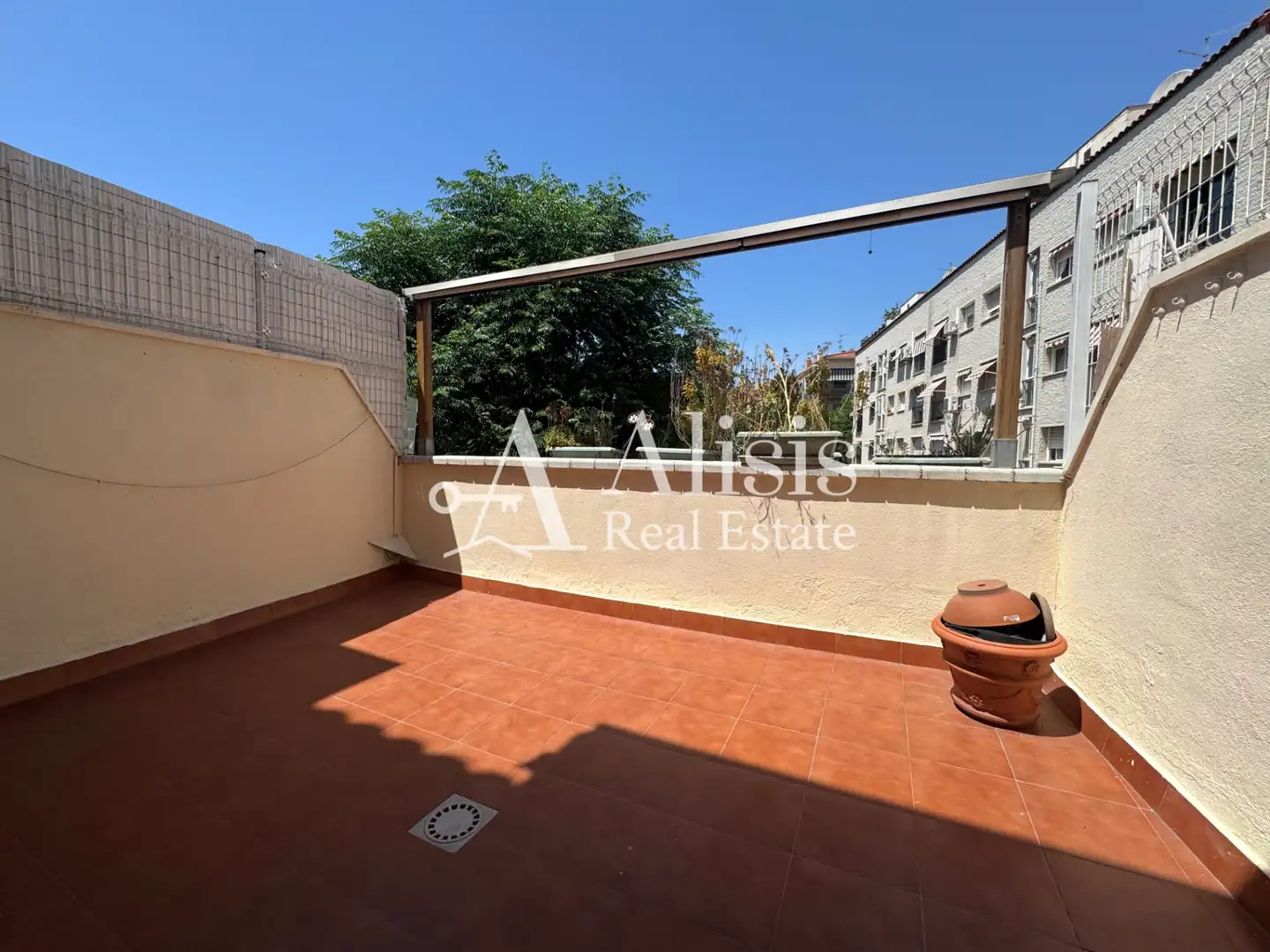 Terrasse von Einfamilien-Reihenhaus zum Verkauf in Pallejà mit Klimaanlage, Heizung und Terrasse
