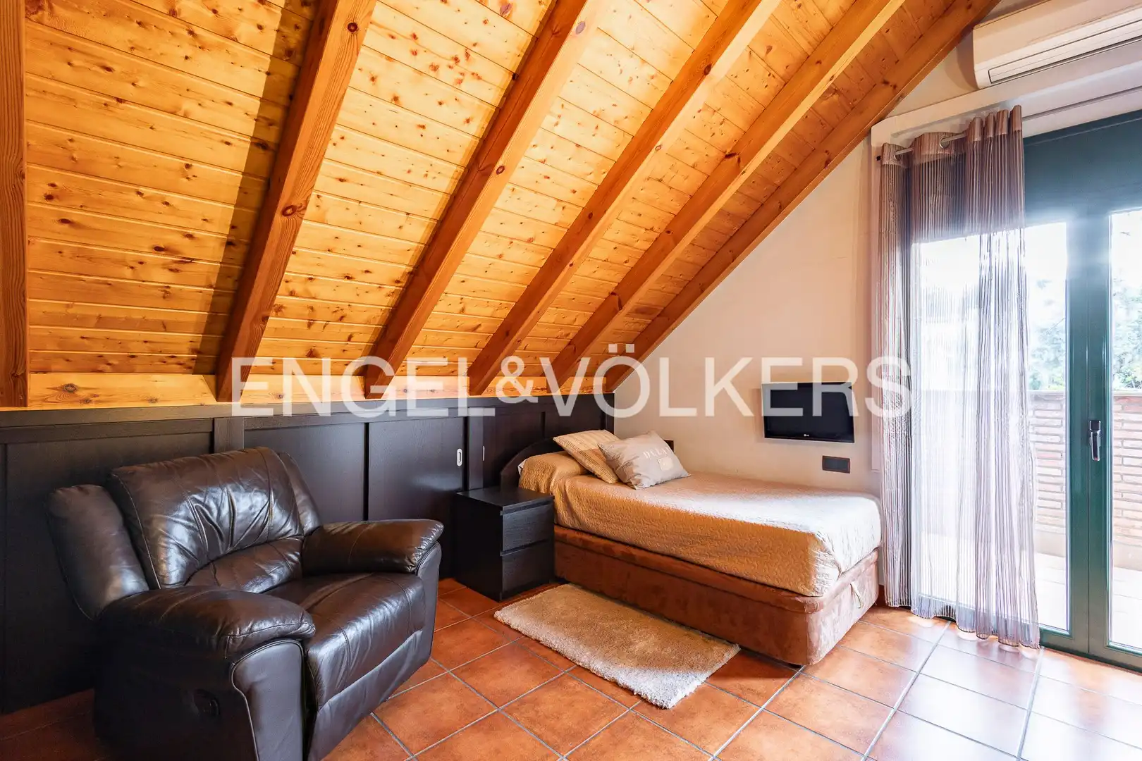 Bedroom of Houses for sale in Sant Cugat del Vallès  with Heating, Private garden and Parquet flooring