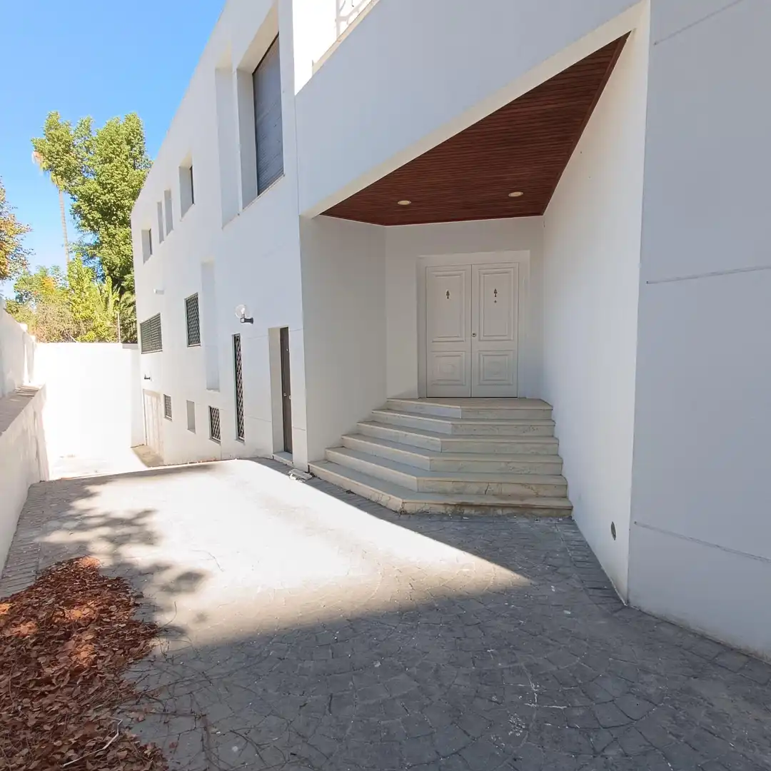 Wohnung zur Miete in Sevilla mit Klimaanlage, Heizung und Privatgarten