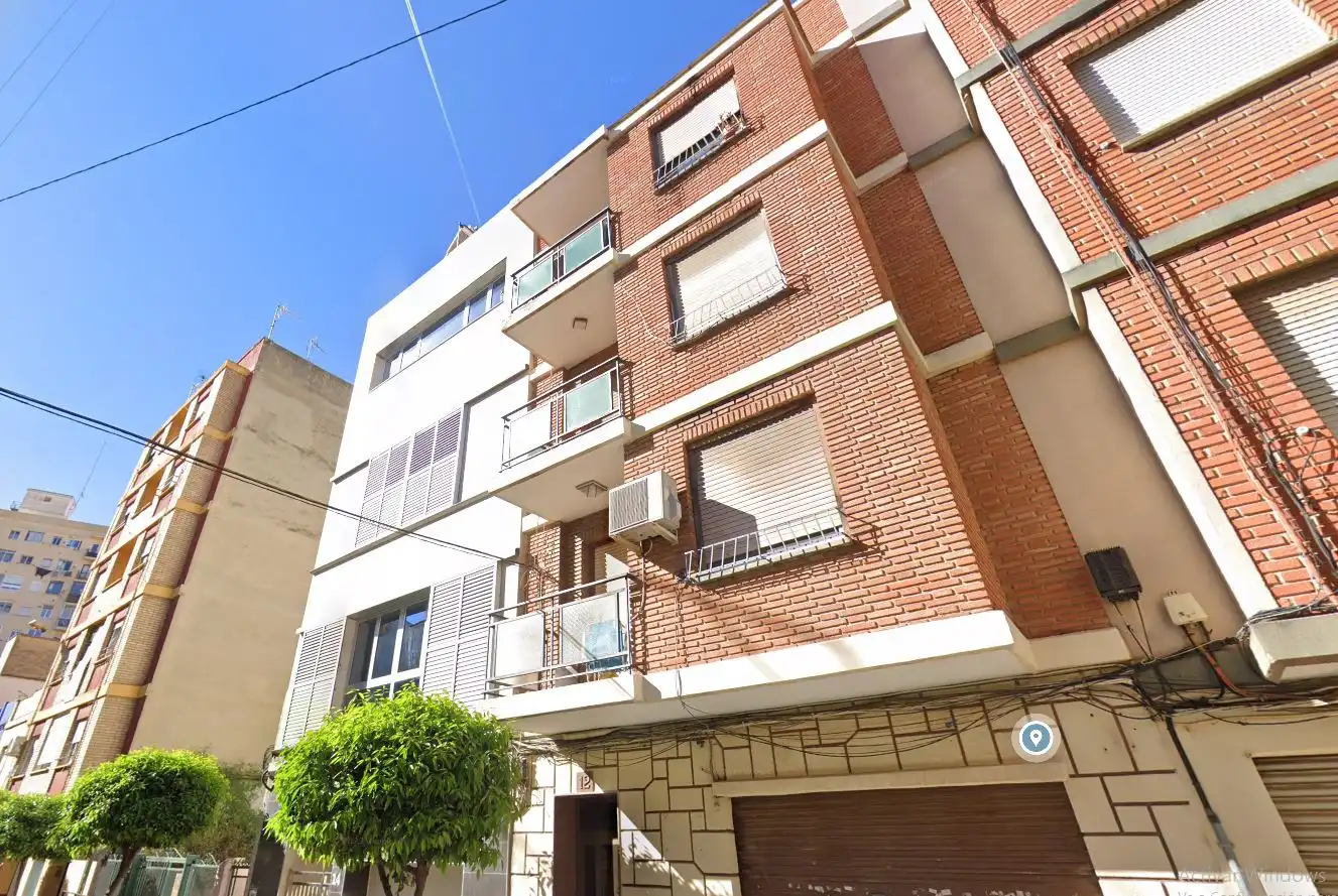 Vista exterior de Piso en venta en Mislata con Horno, Lavadora y Balcón