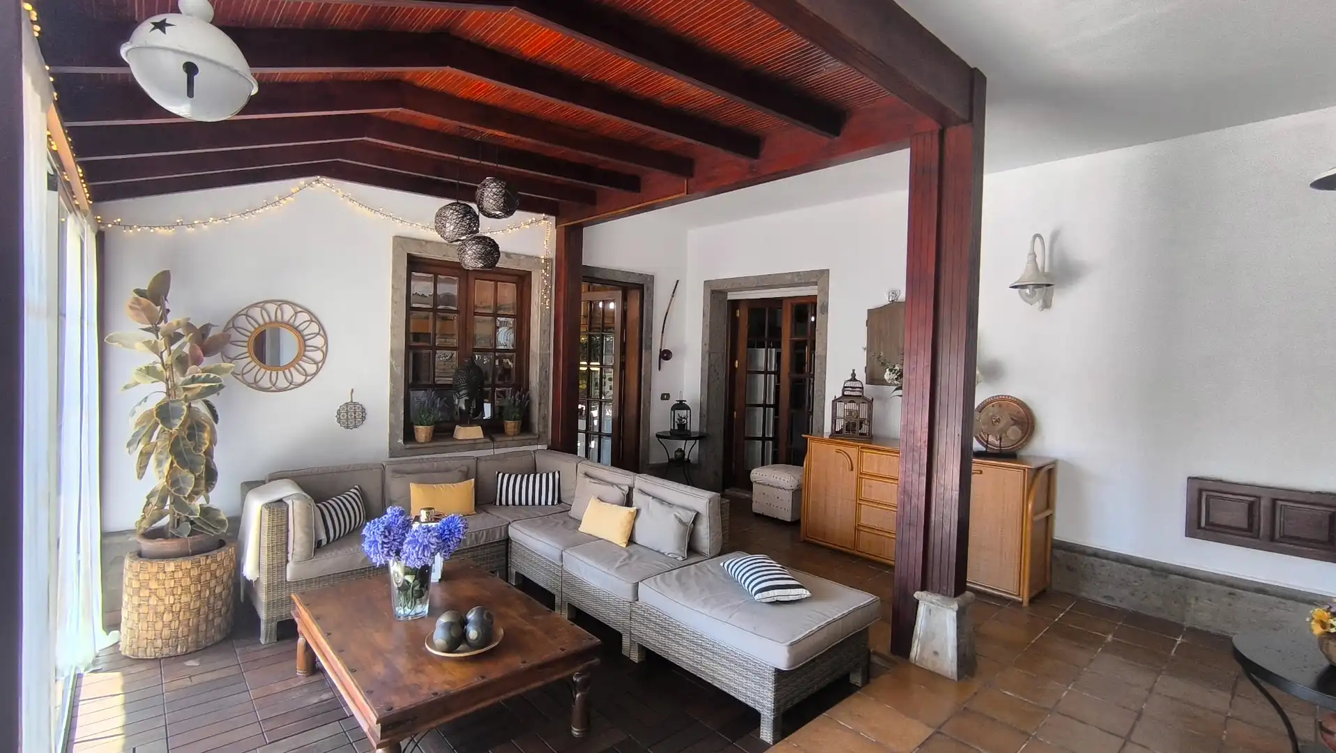 Sala d'estar de Casa o xalet en venda en San Cristóbal de la Laguna amb Jardí privat, Terrassa i Traster