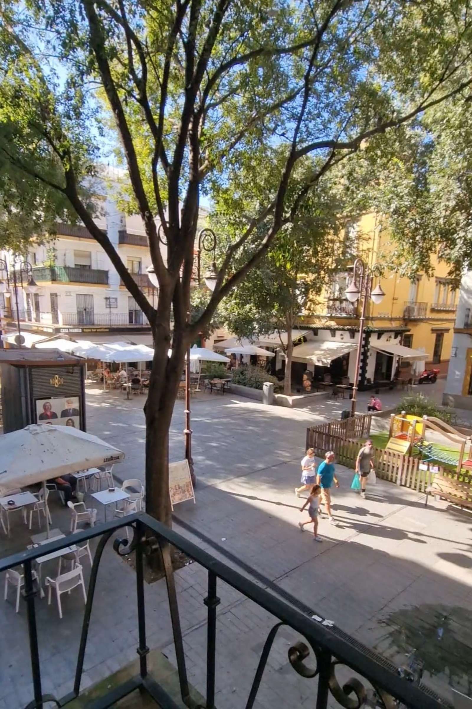 Exterior view of Apartment to share in  Sevilla Capital  with Air Conditioner, Terrace and Furnished