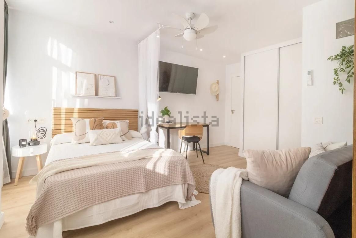 Dormitori de Apartament de lloguer en  Almería Capital