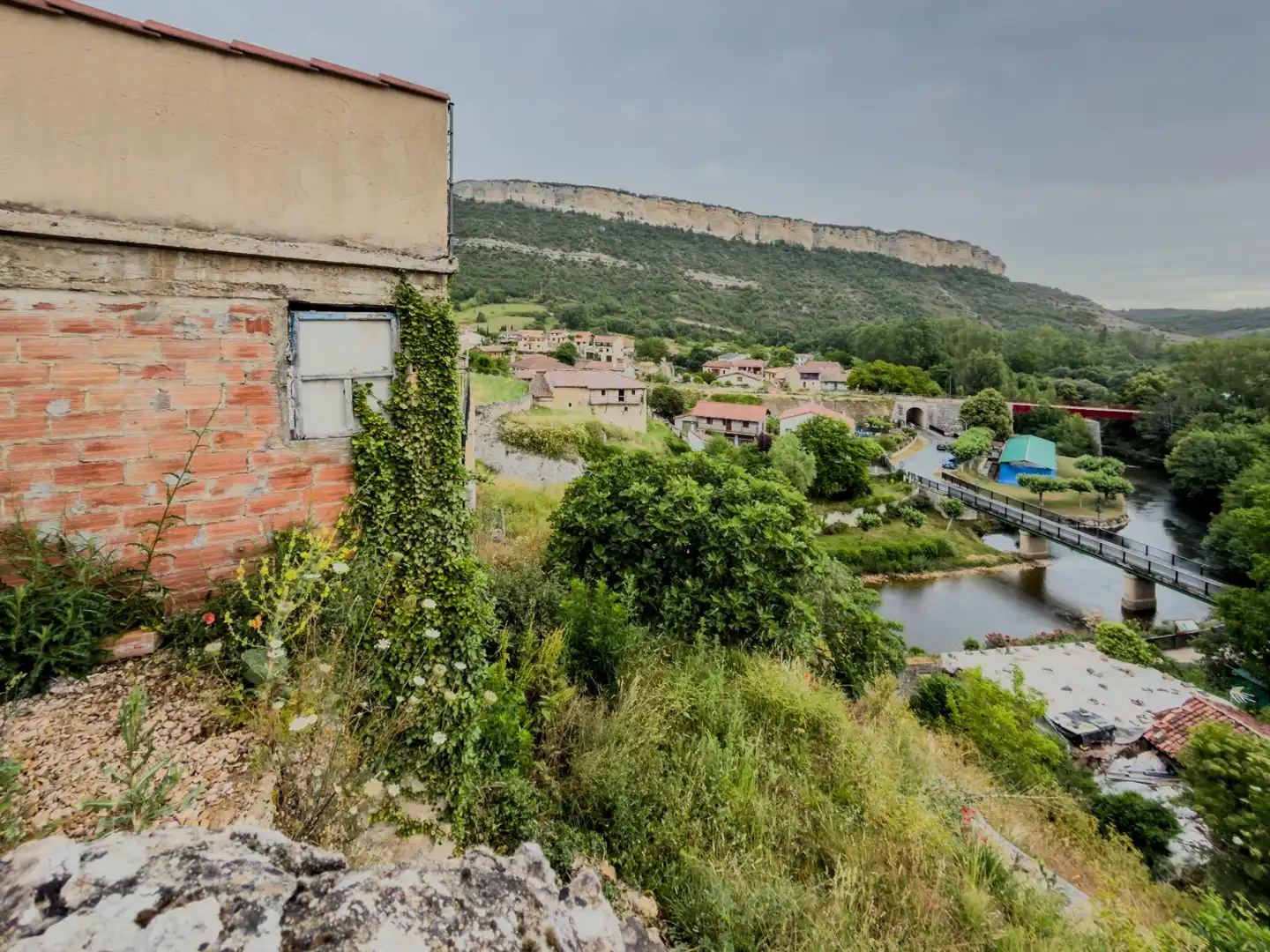 Vista exterior de Casa adosada en venta en Merindad de Valdeporres con Calefacción