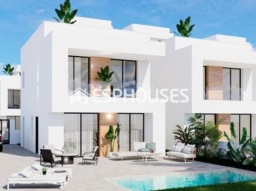 Casa aparellada amb balcó en venda a Orihuela ciudad