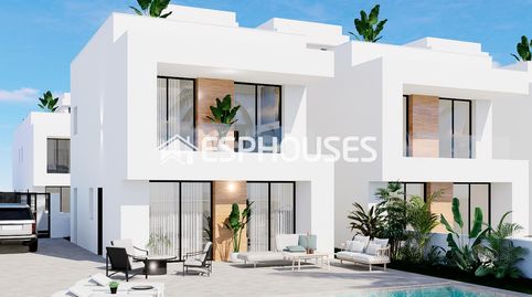 Villa pareada en Orihuela Costa, a 500 metros de la playa de la Zenia