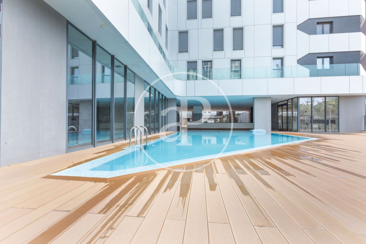 Swimming pool of Flat to rent in  Valencia Capital  with Air Conditioner, Heating and Private garden