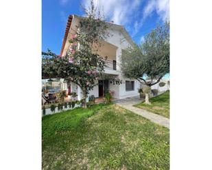 Vista exterior de Casa o xalet en venda en Cubelles amb Calefacció, Jardí privat i Terrassa