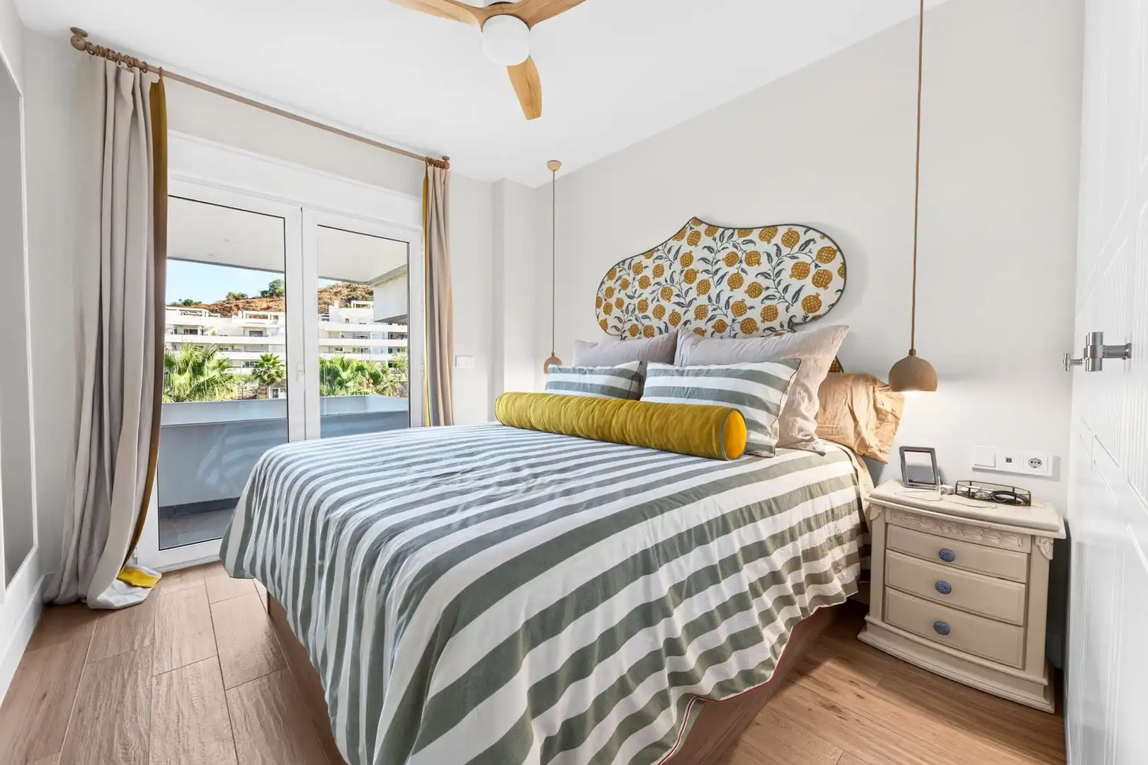 Habitación de Apartamento en venta en Málaga con Aire acondicionado, Terraza y Piscina