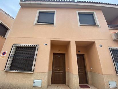 Vista exterior de Casa adosada en venda en Socuéllamos amb Calefacció i Terrassa