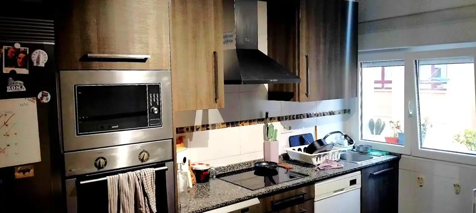 Küche von Wohnung zur Miete in Oviedo  mit Heizung, Abstellraum und Möbliert