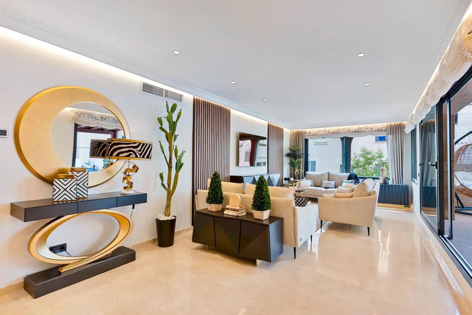 Living room of Attic for sale in Marbella  with Air Conditioner, Terrace and Furnished