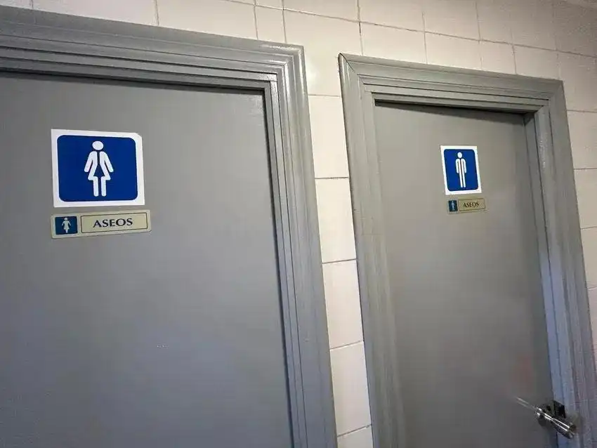 Badezimmer von Fabrikhallen zur Miete in Alicante / Alacant mit Alarm