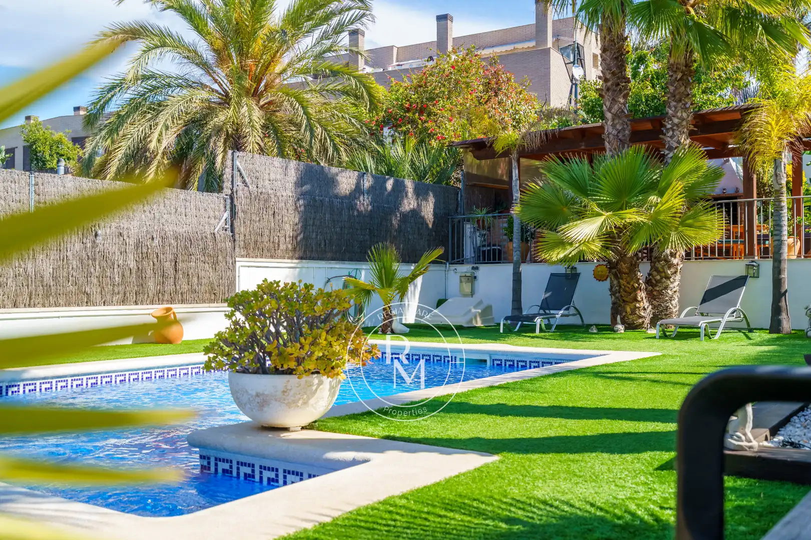 Piscina de Casa adosada en venta en Roda de Berà con Aire acondicionado, Calefacción y Jardín privado