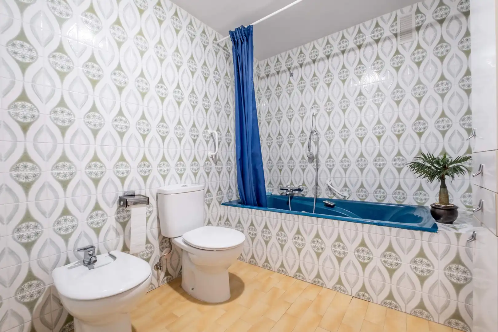 Baño de Piso en venta en Zaragoza con Calefacción, Terraza y Balcón