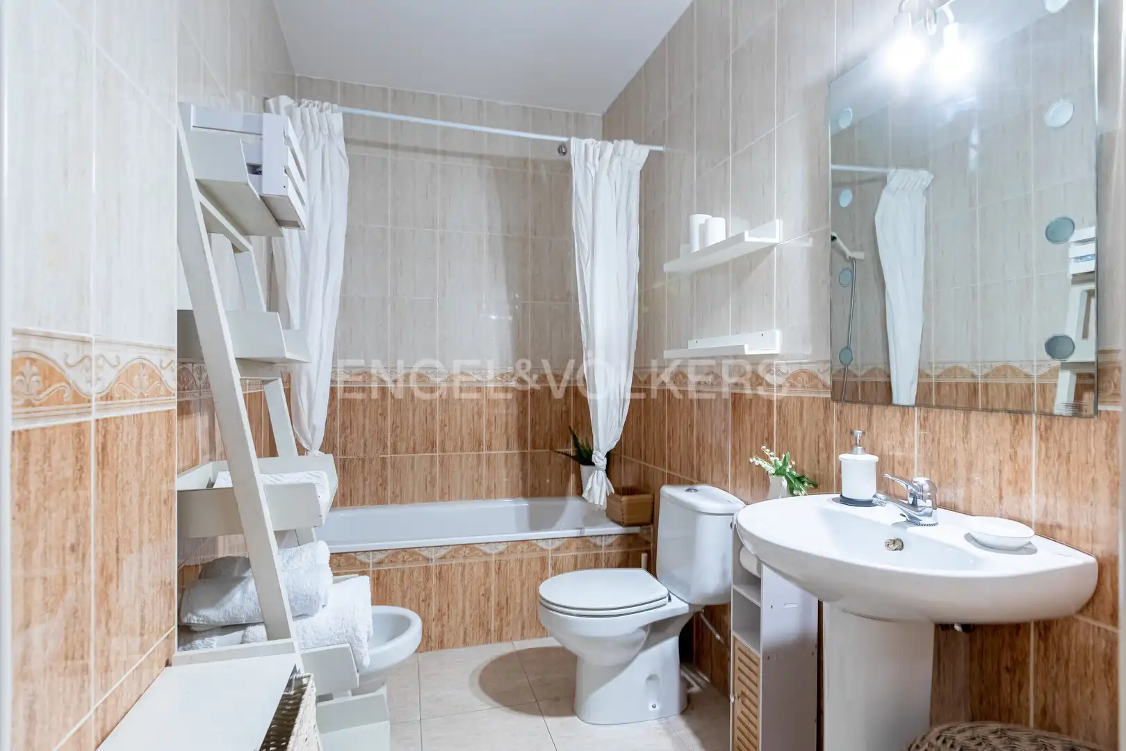 Study for rent in Santa Catalina