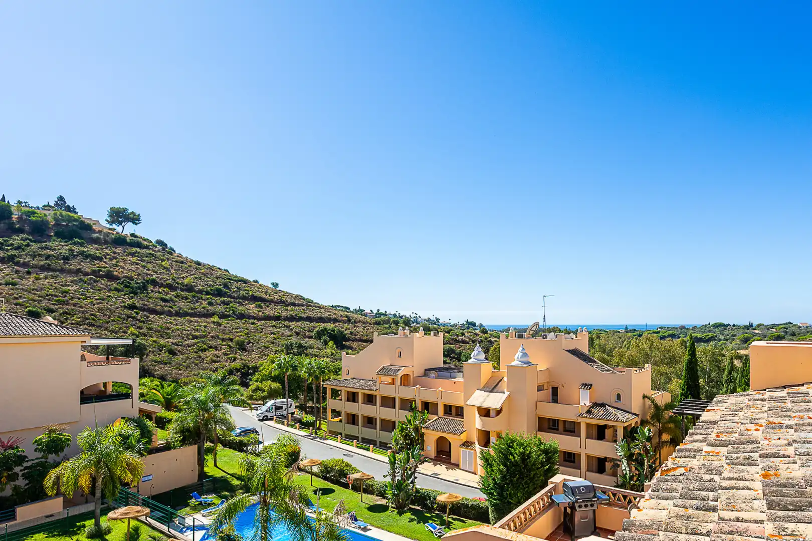 Vista exterior de Ático en venta en Marbella con Aire acondicionado, Terraza y Trastero