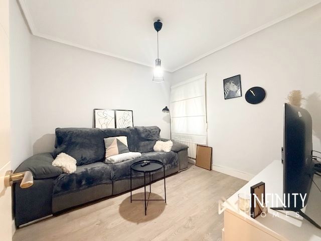 Sala d'estar de Pis en venda en Santurtzi  amb Calefacció i Moblat