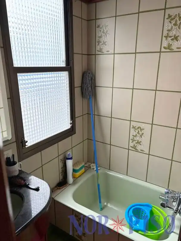 Badezimmer von Wohnung zum Verkauf in Bilbao  mit Heizung und Balkon