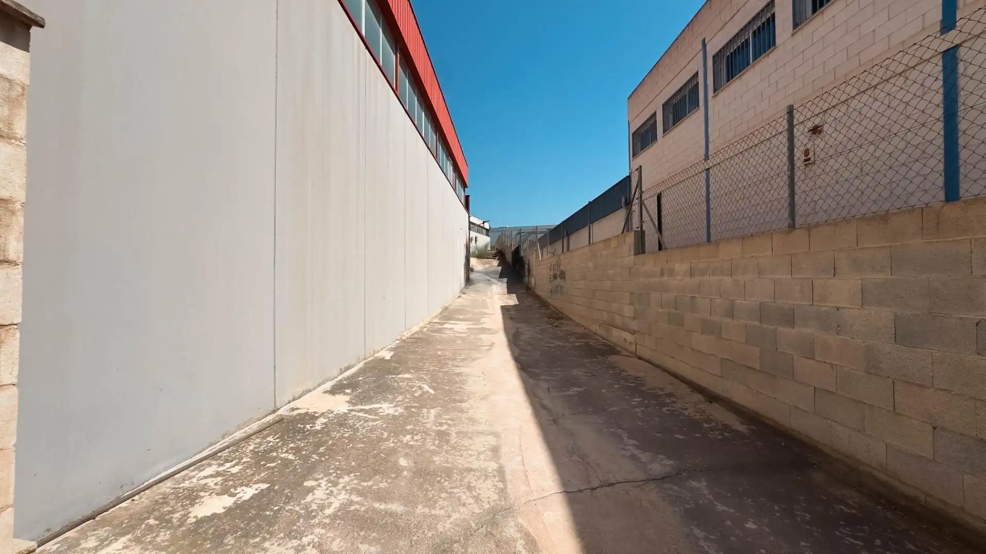 Vista exterior de Nave industrial en venta en Finestrat