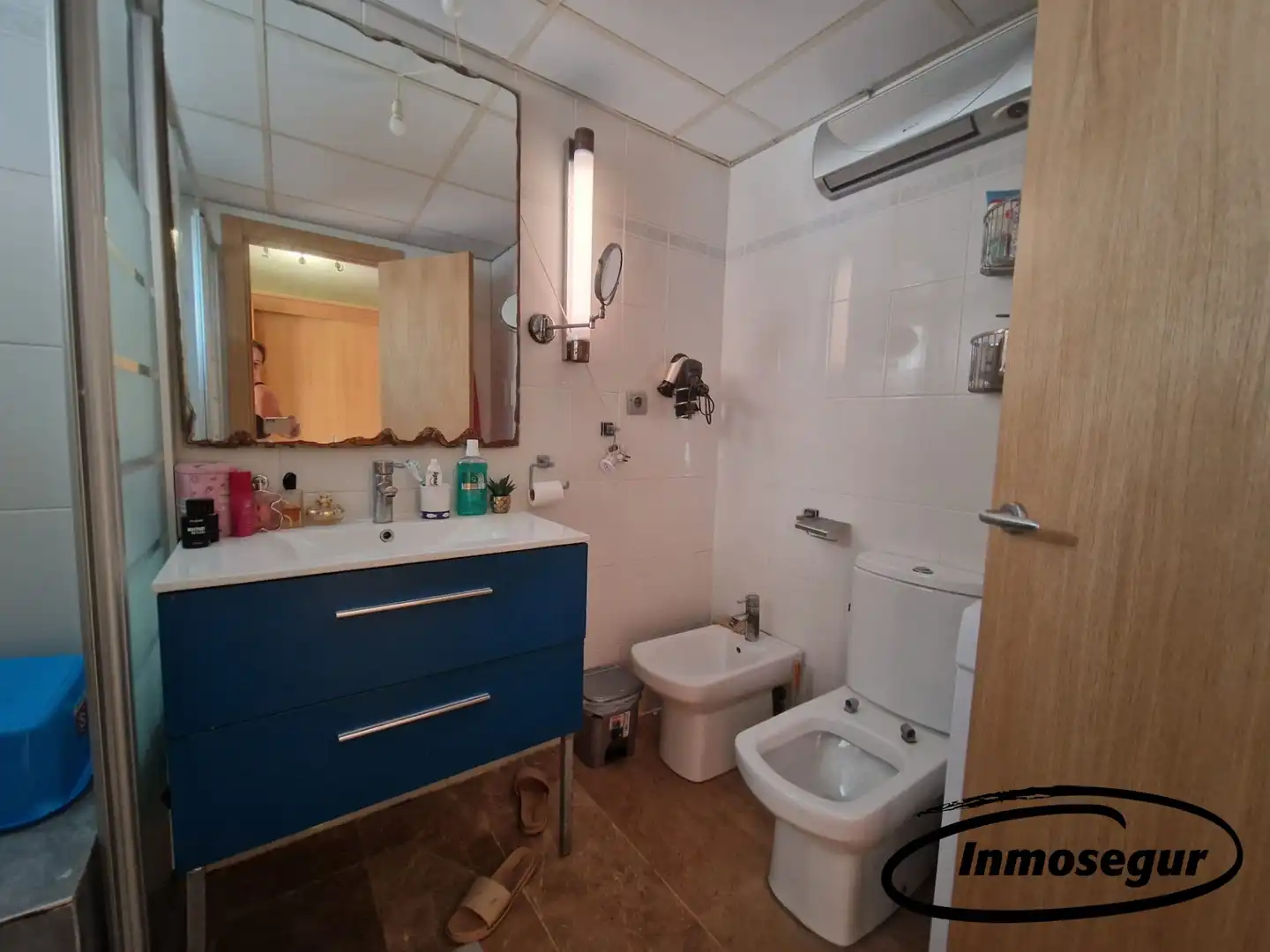 Badezimmer von Wohnungen zum Verkauf in Salou mit Klimaanlage, Heizung und Terrasse