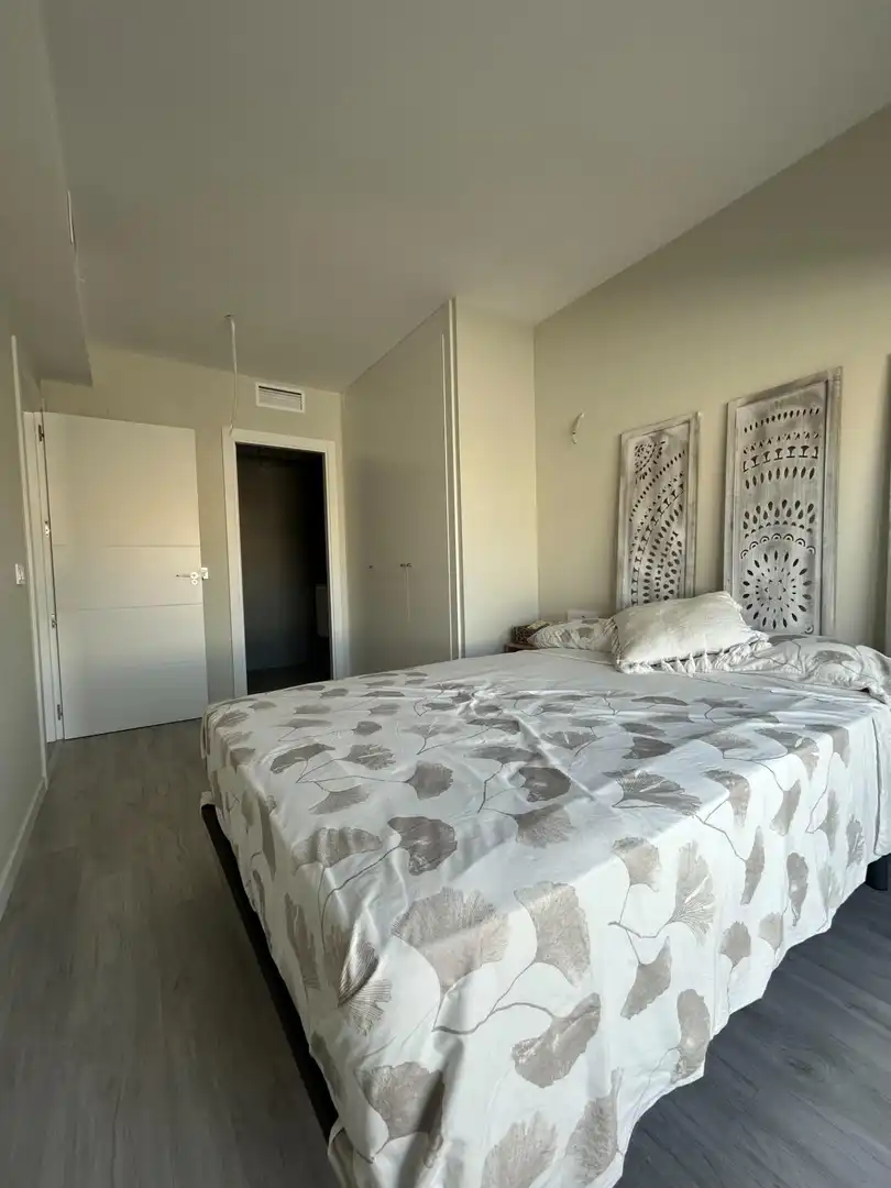 Habitación de Apartamento de alquiler en Dénia con Aire acondicionado, Jardín privado y Terraza