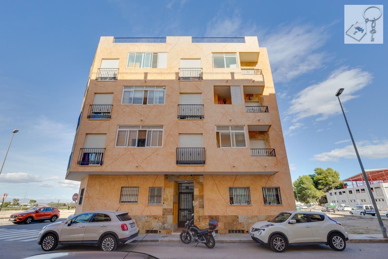 Vista exterior de Àtic en venda en Almoradí amb Aire condicionat