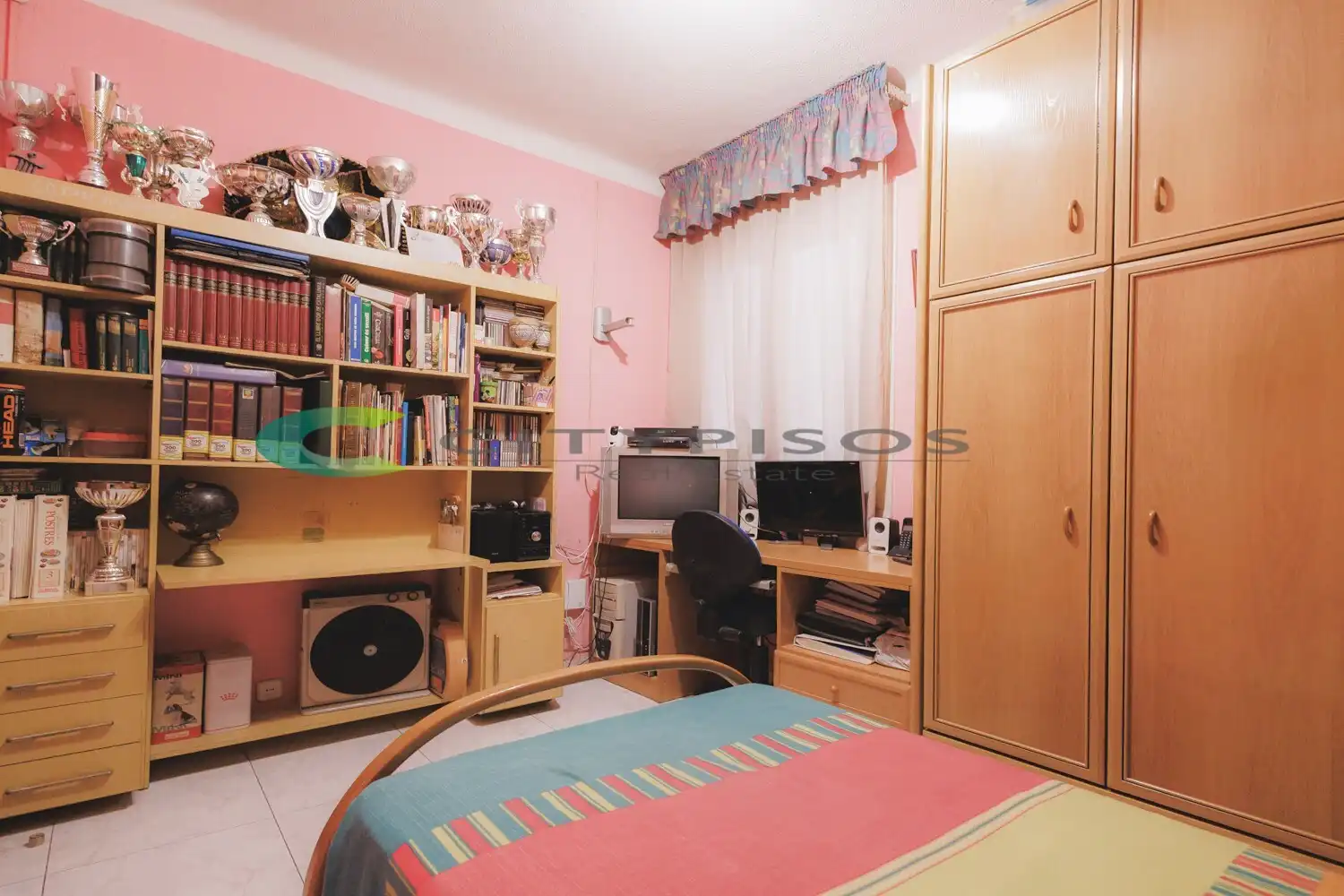 Bedroom of Flat for sale in Barcelona  with Air Conditioner and Oven
