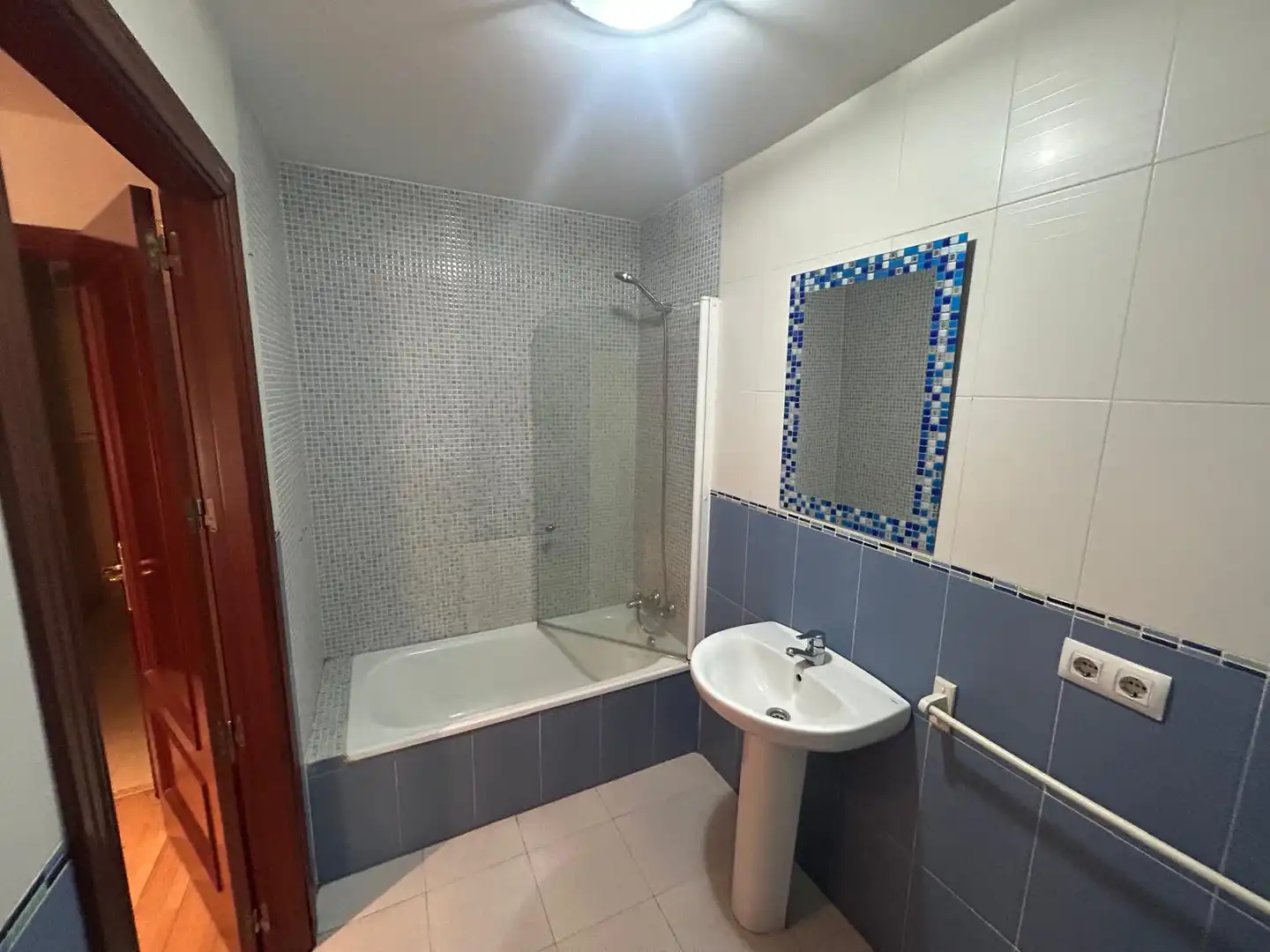 Badezimmer von Wohnung zur Miete in Almendralejo mit Klimaanlage, Parkett und Abstellraum