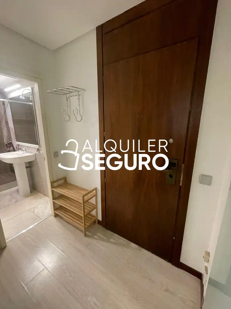 Flat for rent in Madrid  with Air Conditioner, Heating and Furnished