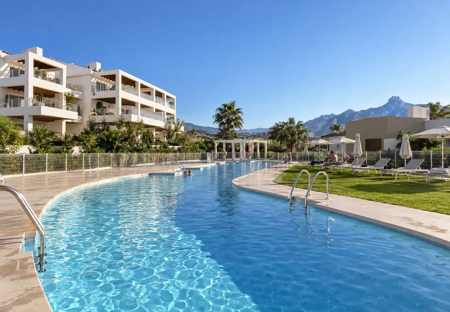 Pis amb piscina en venda a Benahavís pueblo