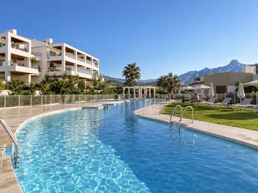 Piso con piscina en venta en Benahavís pueblo