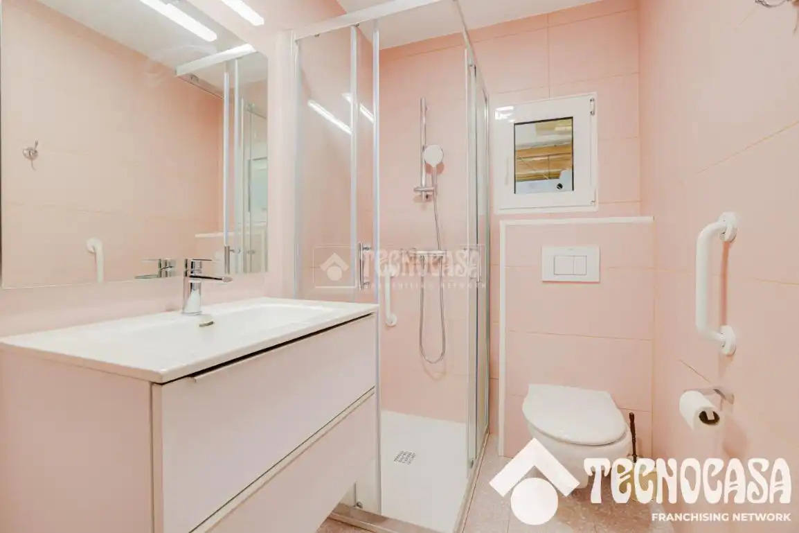 Badezimmer von Wohnung zum Verkauf in Mataró mit Klimaanlage, Balkon und Alarm