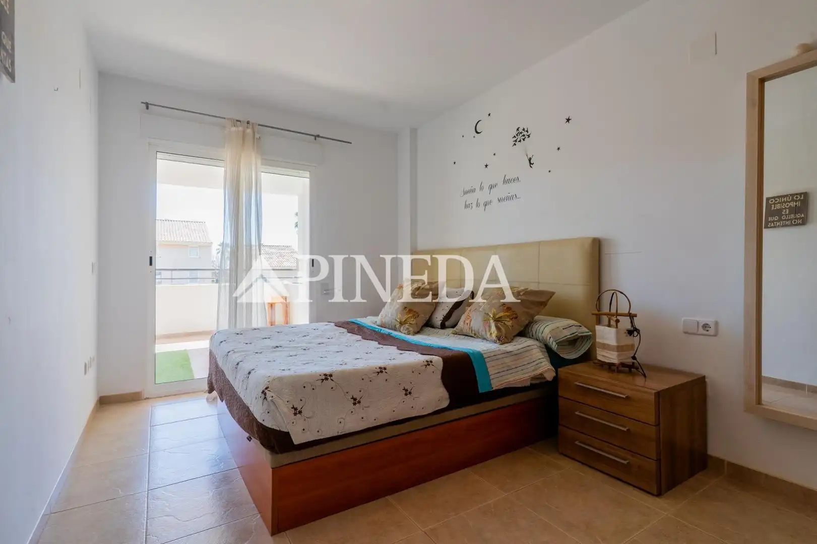 Dormitori de Apartament de lloguer en Puçol amb Terrassa, Moblat i Piscina comunitària