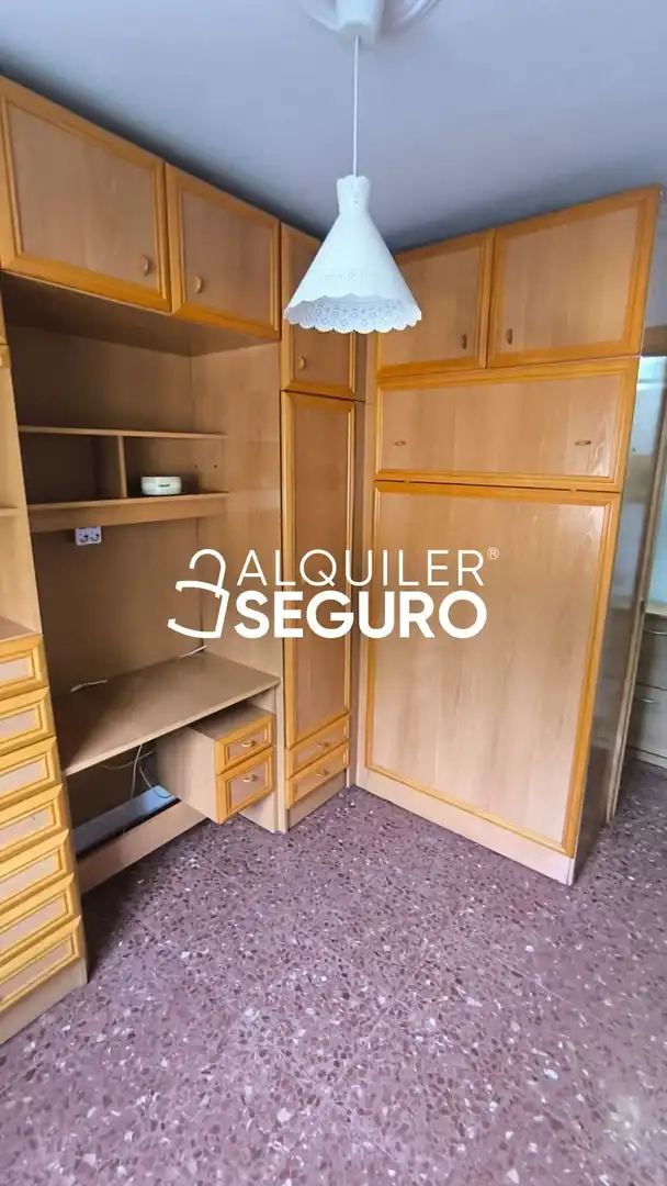 Flat for rent in Sevilla  with Air Conditioner and Furnished