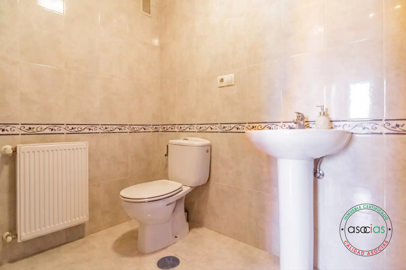 Bathroom of Flat for sale in Oviedo   with Heating and Storage room