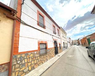 Vista exterior de Casa adosada en venda en Consuegra amb Terrassa